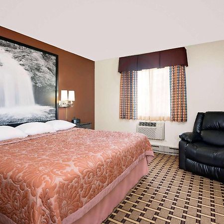 Super 8 By Wyndham Ashland Hotel Exterior photo