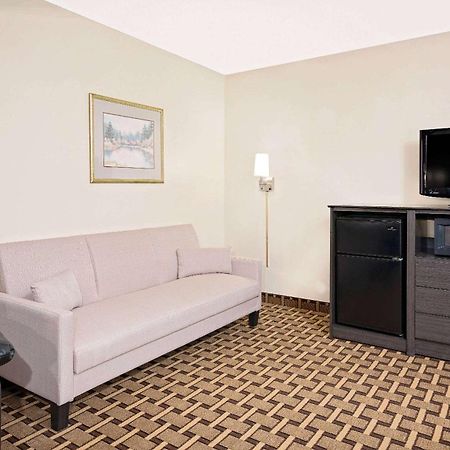 Super 8 By Wyndham Ashland Hotel Exterior photo