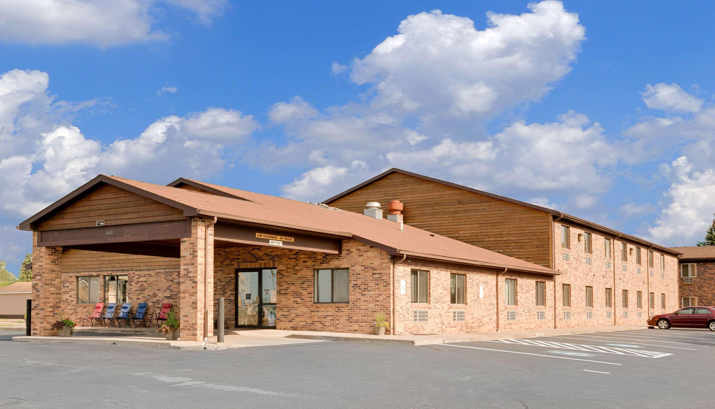 Super 8 By Wyndham Ashland Hotel Exterior photo