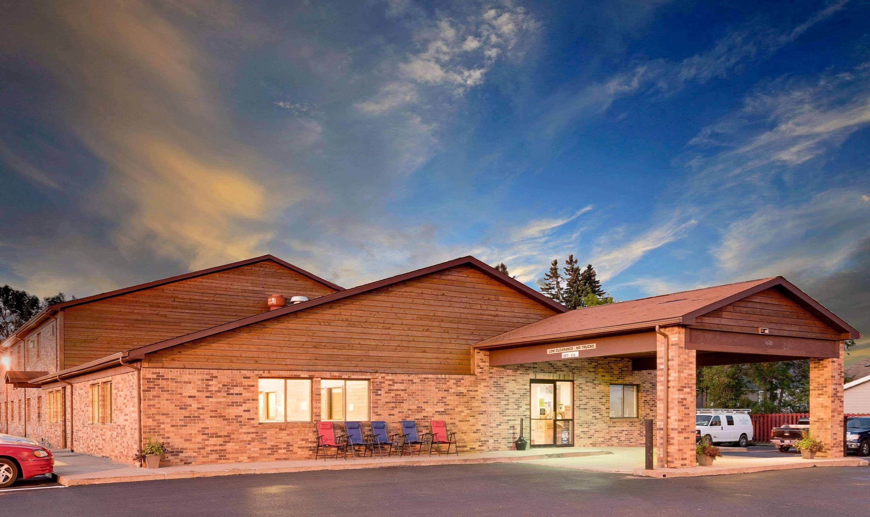 Super 8 By Wyndham Ashland Hotel Exterior photo