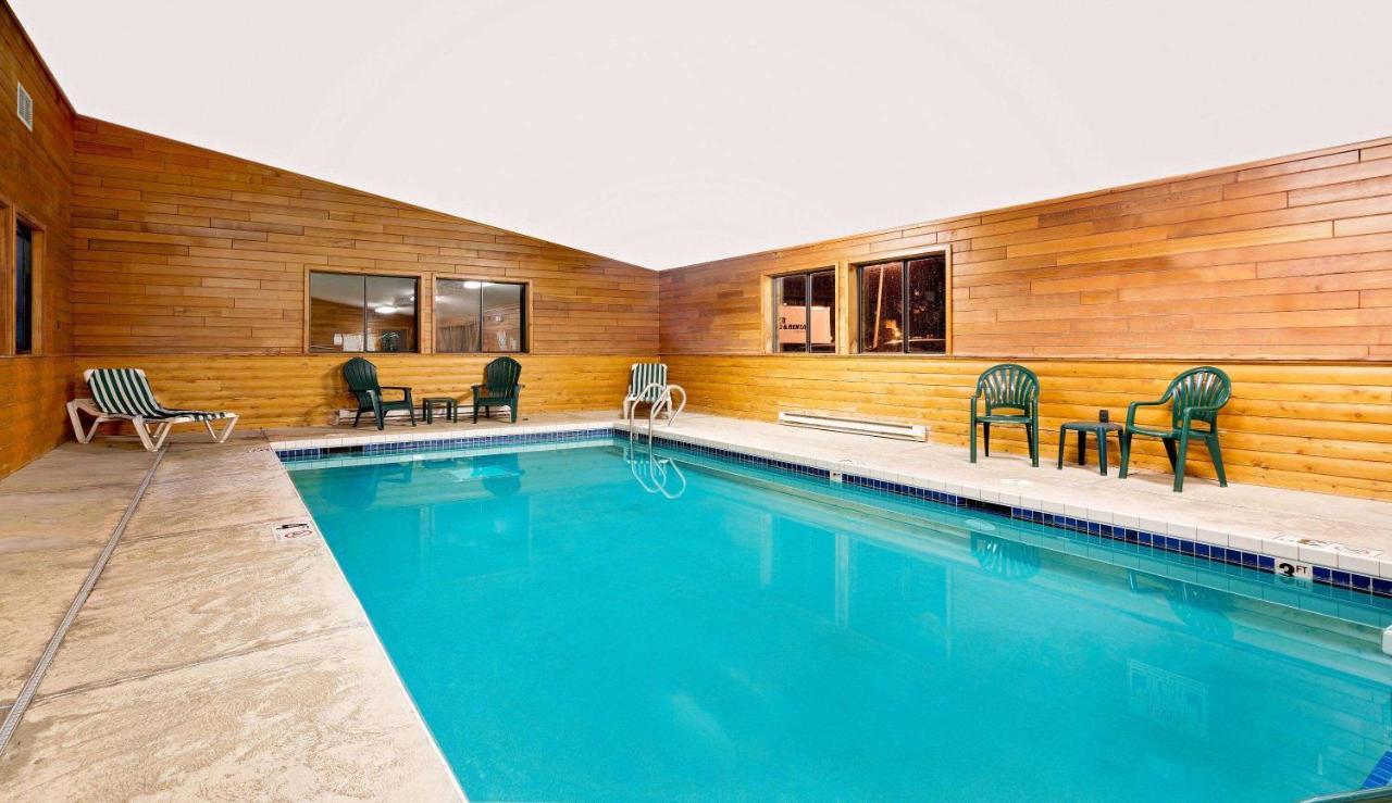 Super 8 By Wyndham Ashland Hotel Exterior photo