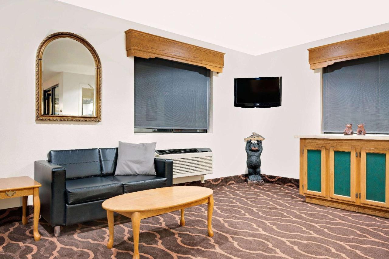 Super 8 By Wyndham Ashland Hotel Exterior photo