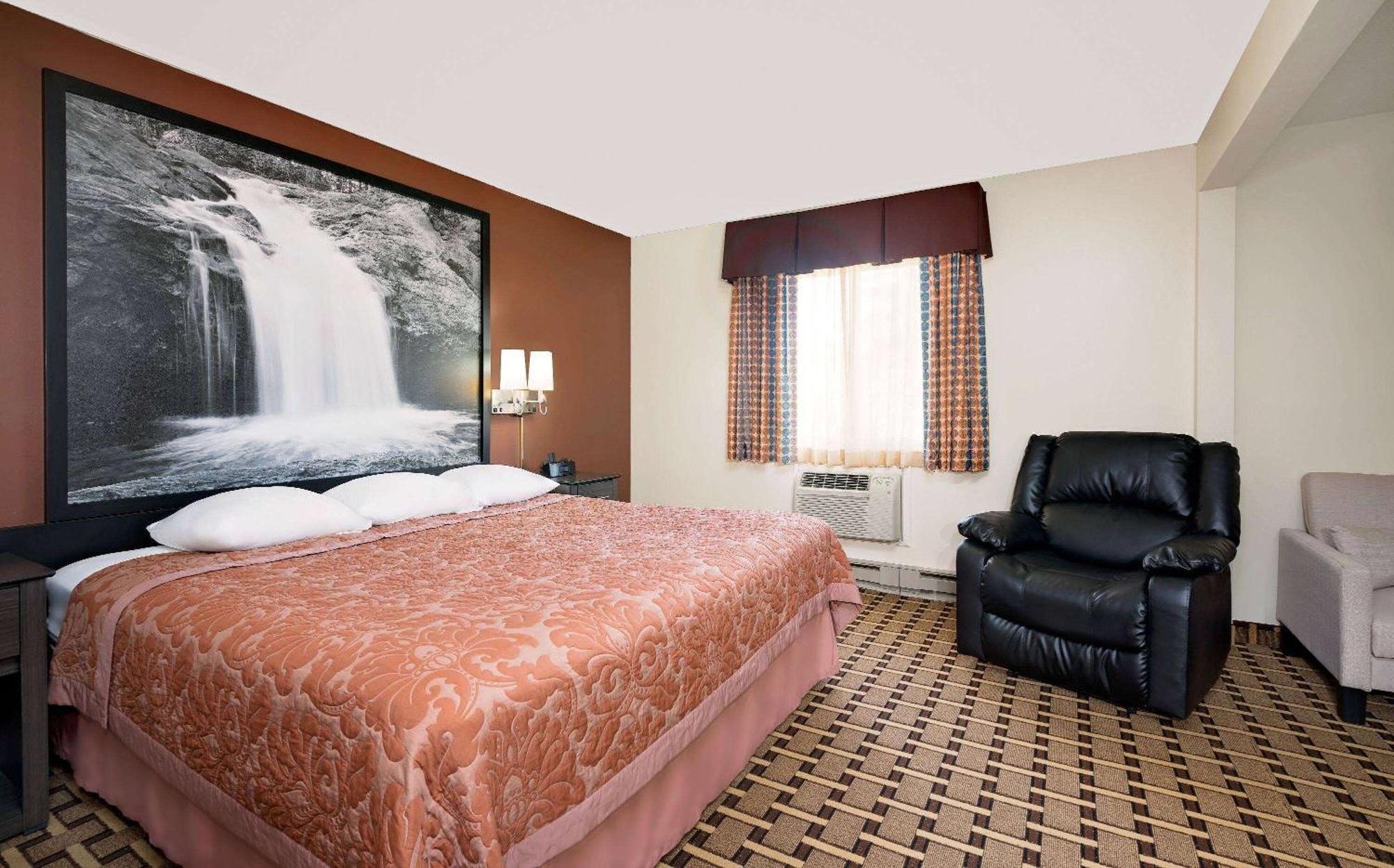 Super 8 By Wyndham Ashland Hotel Exterior photo