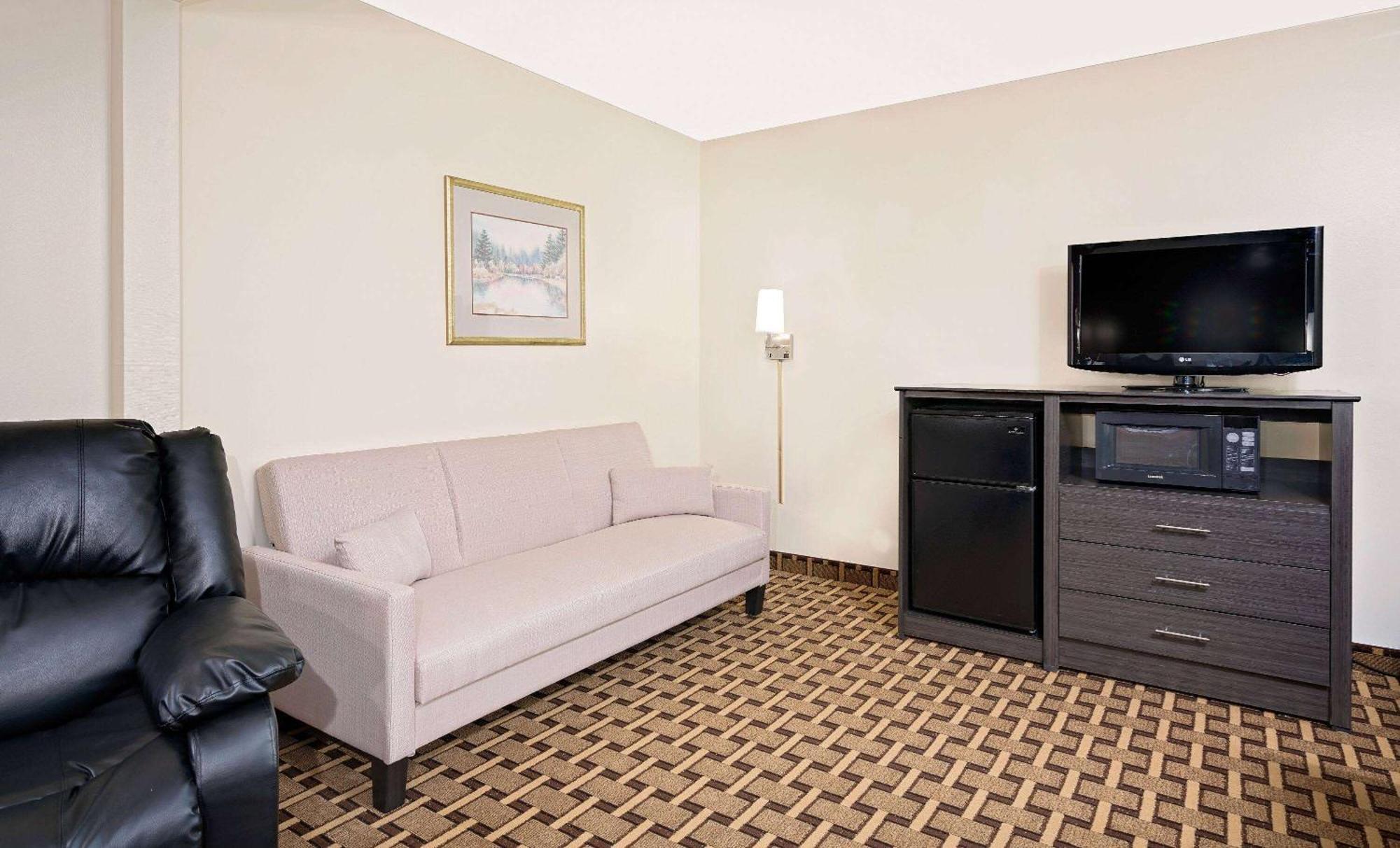 Super 8 By Wyndham Ashland Hotel Exterior photo