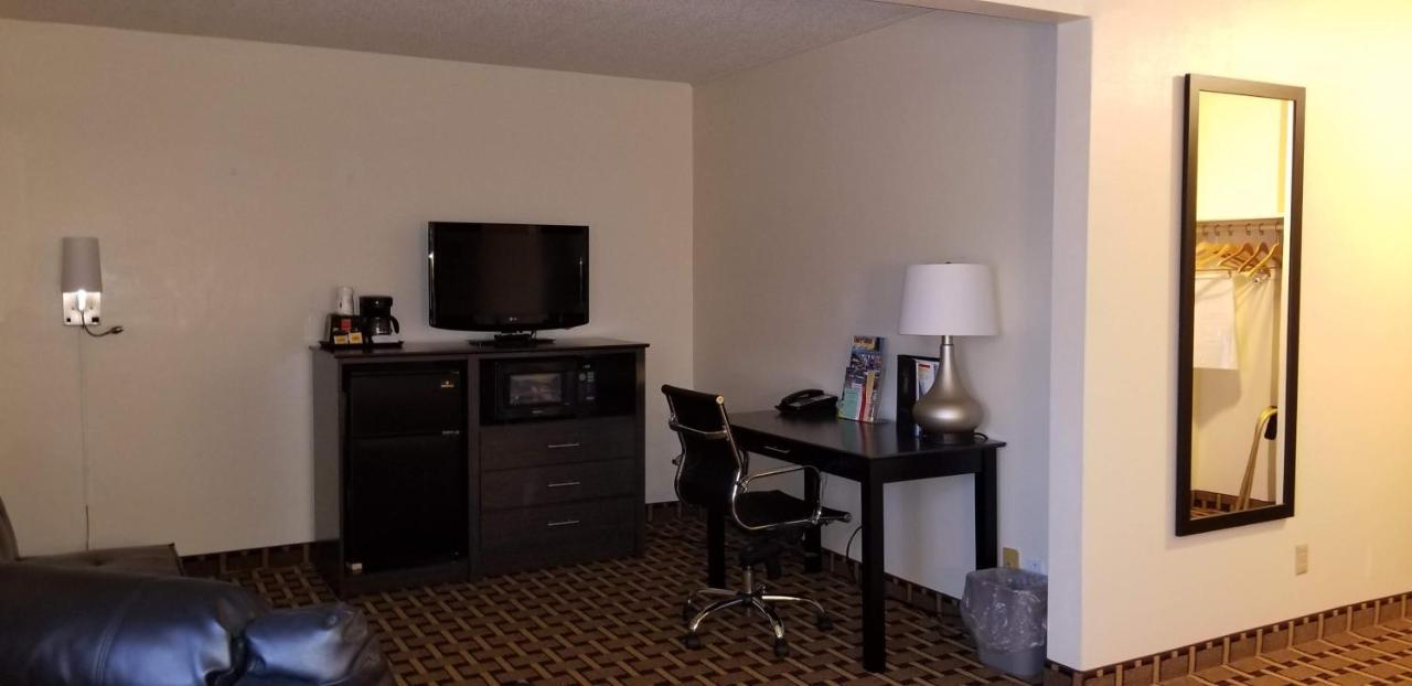 Super 8 By Wyndham Ashland Hotel Exterior photo